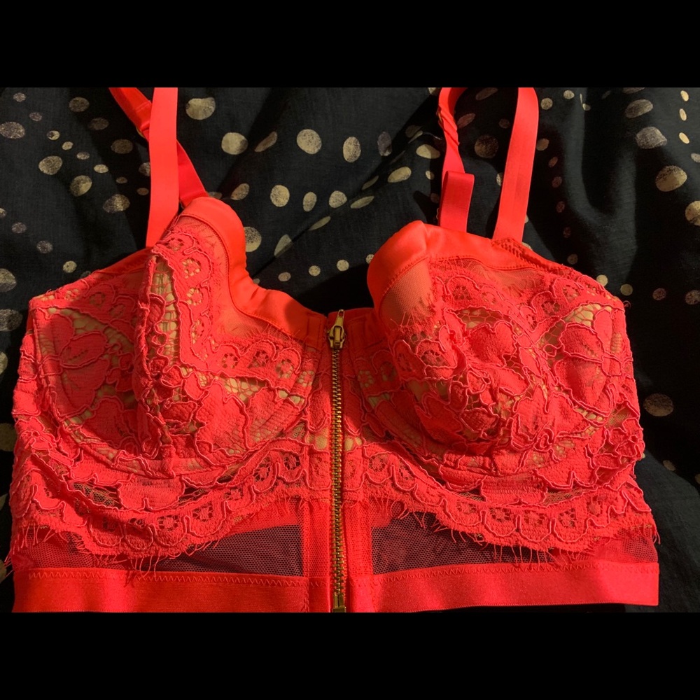 Zip front vs bra 34d